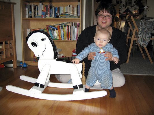 Cole and Xine next to Horse (11-20-2005 09:19)