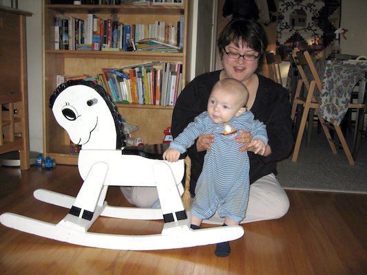 Cole and Xine next to Horse (11-20-2005 09:19)