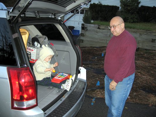 Tim and Tony with a Xylophone (11-24-2005 17:10)