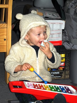 Tim with a Xylophone (11-24-2005 17:10)