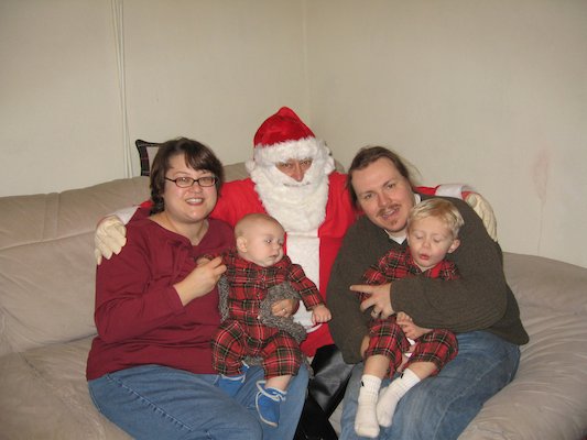 Bennetts with Santa (12-03-2005 17:57)