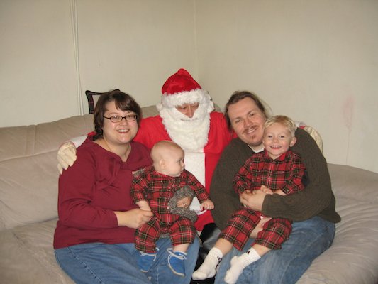 Bennetts with Santa (12-03-2005 17:58)