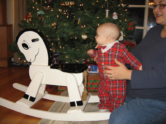 Cole standing by horse at 6 months (12-16-2005 19:43)