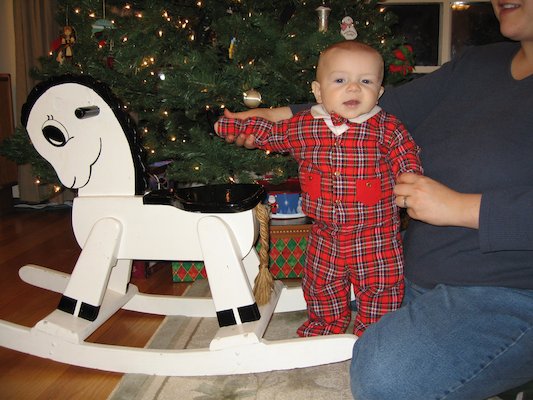 Cole standing by horse at 6 months (12-16-2005 19:43)