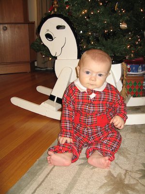 Cole sitting by horse at 6 months (12-16-2005 19:43)