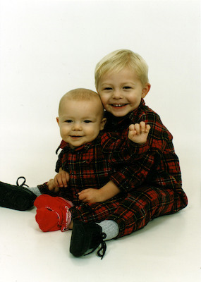 Picture People-- Tim and Cole (12-28-2005 20:04)