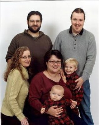 Picture People-- Juj, Marie, Xine, Ben, Tim and Cole (12-28-2005 20:02)