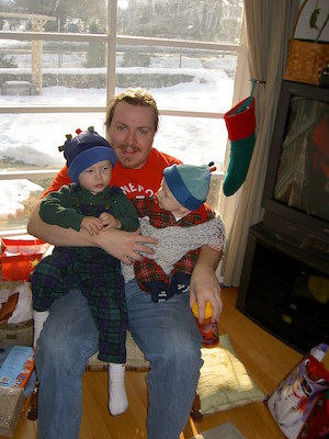 Tim, Ben and Cole (in finger hats) (12-25-2005 14:36:26)