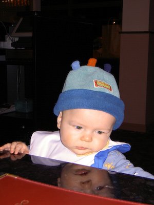 Cole in finger hat (12-25-2005 19:00:29)