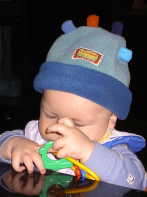 Cole in finger hat (12-25-2005 19:00:39)