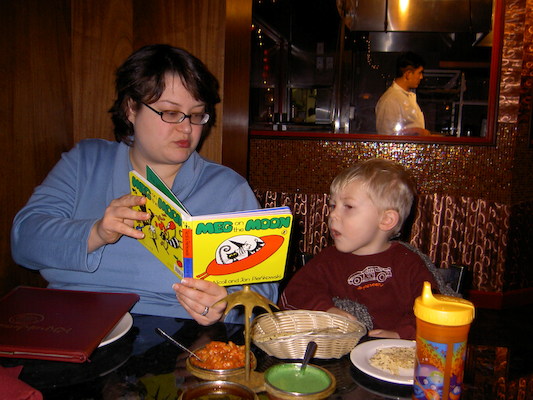 Xine and Tim reading (12-25-2005 19:00:52)