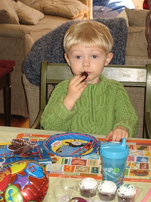 Tim eating cake (02-26-2006 13:14)