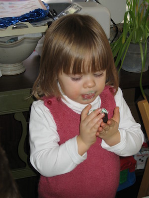 Emma eating cake (02-26-2006 13:14)