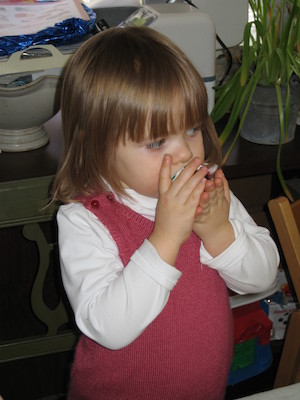 Emma eating cake (02-26-2006 13:14)