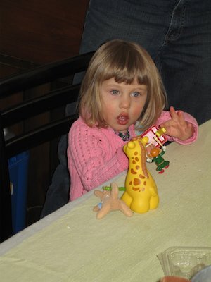 Linnea playing (02-26-2006 13:14)