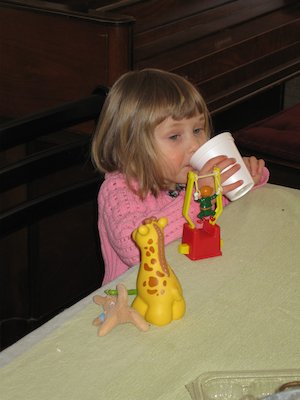 Linnea drinking (02-26-2006 13:15)