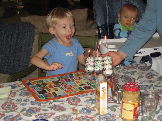 Tim, Cole and birthday cakes (03-01-2006 19:26)