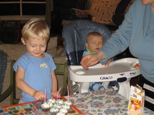 Tim, Cole and birthday cakes (03-01-2006 19:26)