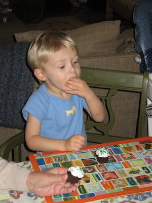Tim and birthday cake (03-01-2006 19:27)