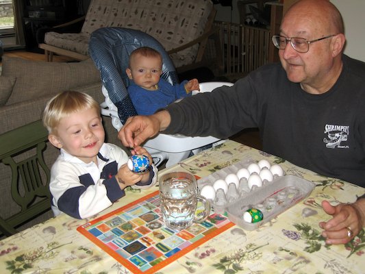 Tim, Cole and Poppy making Easter eggs (04-14-2006 18:00)