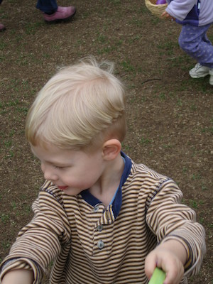 Tim hunting eggs (04-15-2006 11:07)