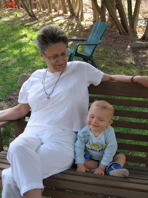 Nia and Cole on the swing (04-15-2006 18:15)