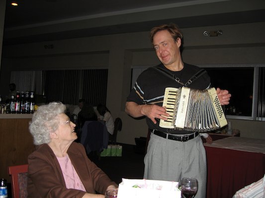 Grandma vs. the accordionist (04-28-2006 21:44)