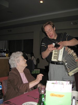 Grandma vs. the accordionist (04-28-2006 21:44)