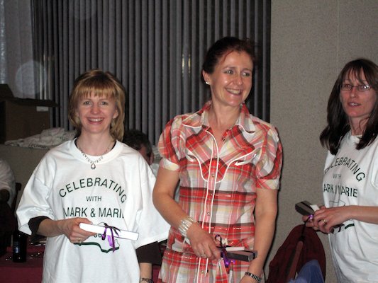 Bridesmaid presenting (04-28-2006 21:57)