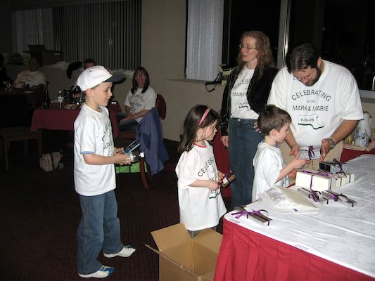 Flowerkid presenting (04-28-2006 21:58)