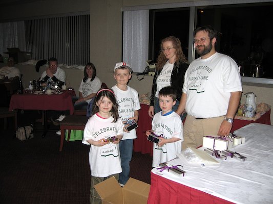 Flowerkid presenting w. juj and marie (04-28-2006 21:58)