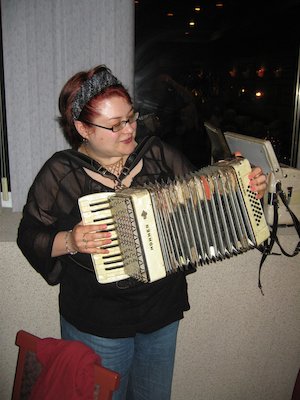 Xine playing the accordion (04-28-2006 22:50)