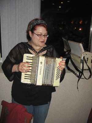Xine playing the accordion (04-28-2006 22:50)
