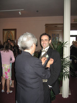 Groomsmen being buttoniered (04-29-2006 18:34)