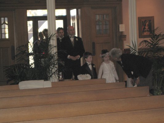 Flowerkids and groomsmen processing (04-29-2006 19:11)
