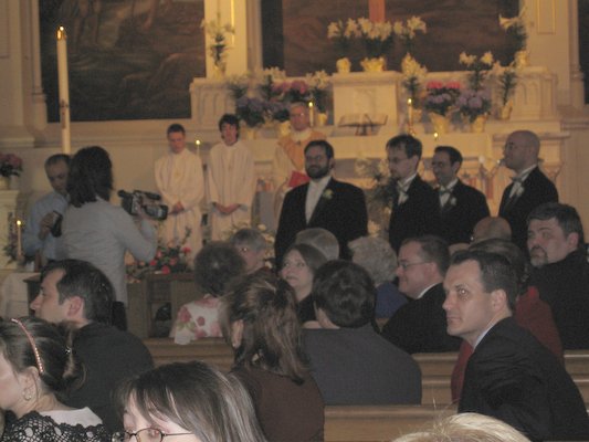 Juj and posse waiting for the bride (04-29-2006 19:13)