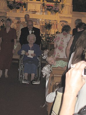 Karen, Tony, Grandma and Tim (peeking) (04-29-2006 20:07)