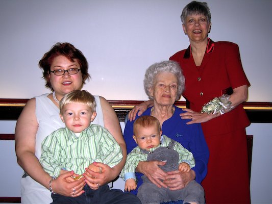 Xine, Tim, Great-grandma, Cole and Karen (04-29-2006 21:05)