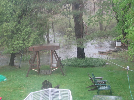 High water in backyard flood (05-16-2006 19:51)