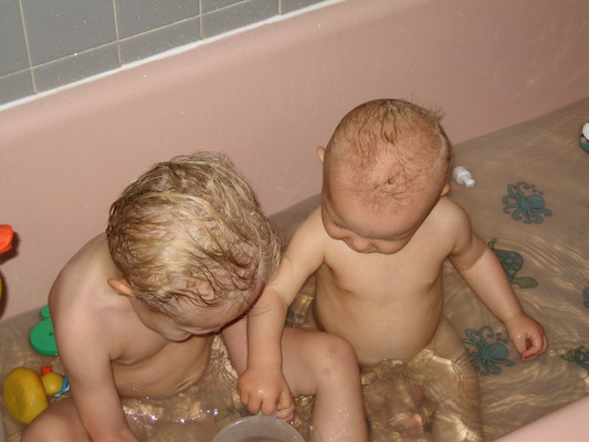 Tim and Cole in the tub (05-16-2006 19:51)