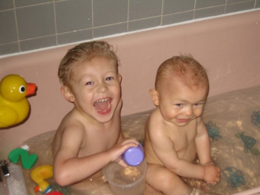 Tim and Cole in the tub (05-16-2006 19:51)