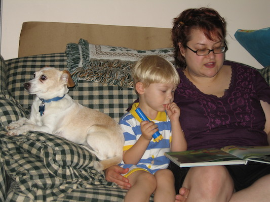 Xine and Tim reading (05-29-2006 20:38)