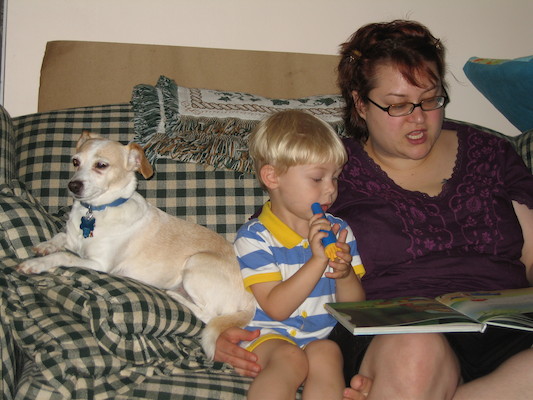 Xine and Tim reading (05-29-2006 20:38)