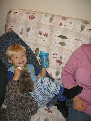 Tim and Prickle reading the bedtime story (06-04-2006 20:22)