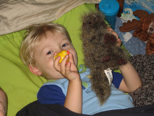 Tim and Prickle in bed (06-04-2006 20:25)