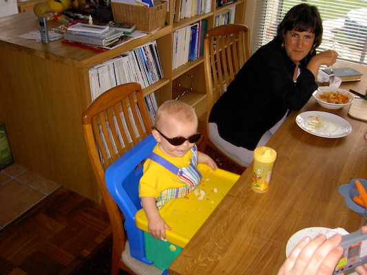 Cole in shades and Donna (07-04-2006 13:20)