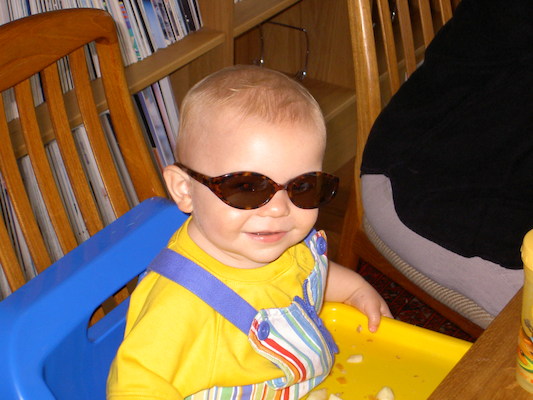 Cole in shades (07-04-2006 13:20)