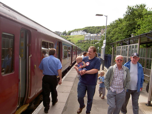 Cole, Ben and Tim on the platform (07-07-2006 05:16)