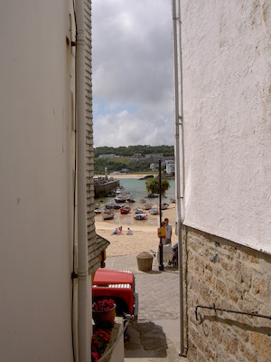 View out of St. Ives harbor (07-09-2006 08:20)