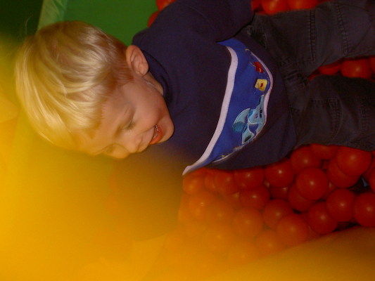 Tim in the Paradise Park ball pit (07-09-2006 05:42)